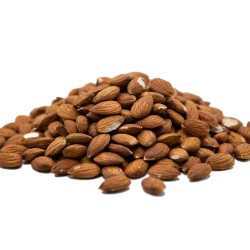 almendra cruda con piel
